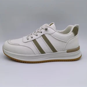 সাদা ক্রীড়া জুতা